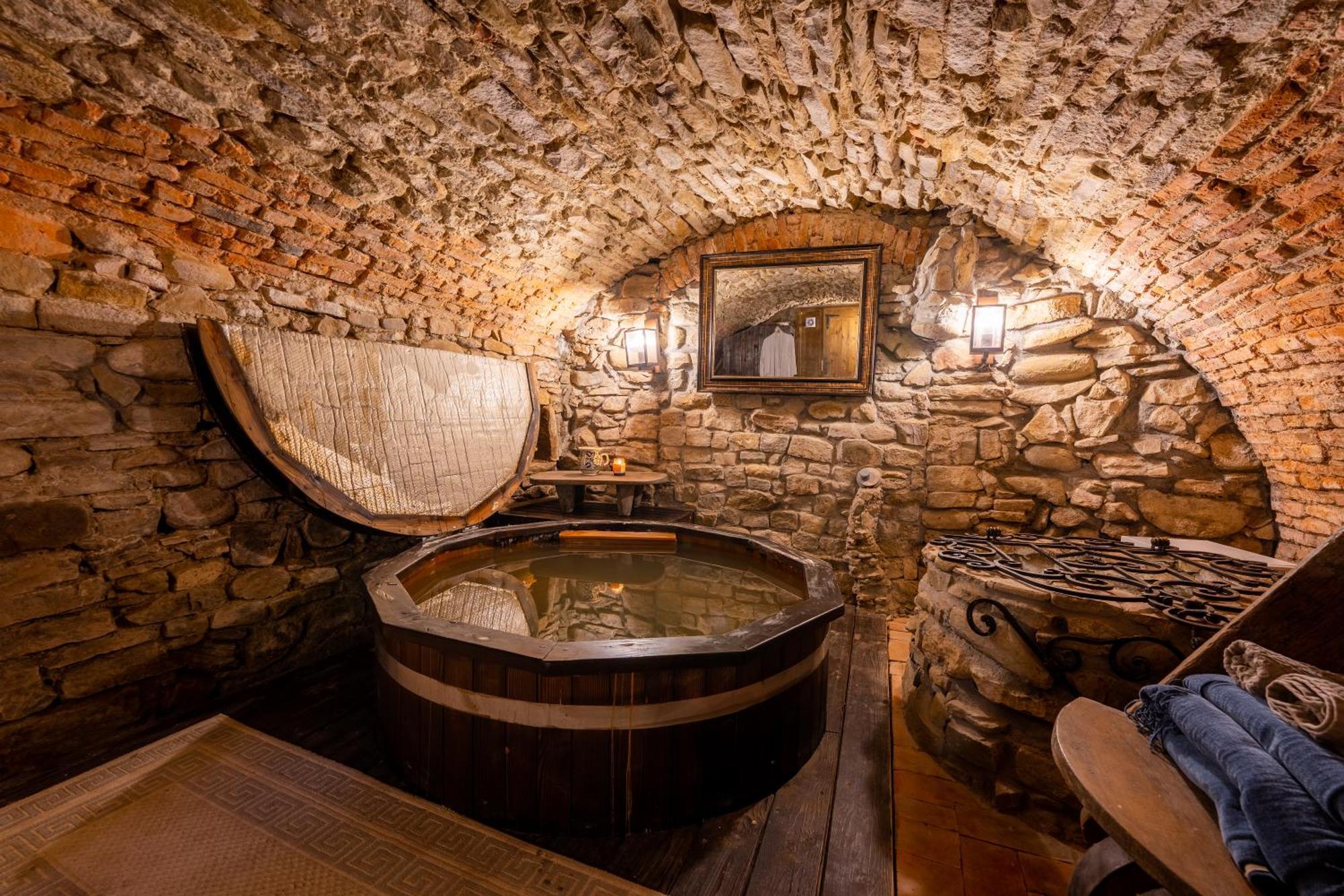 The Throne - M Museum Hotel Сигишоара Экстерьер фото